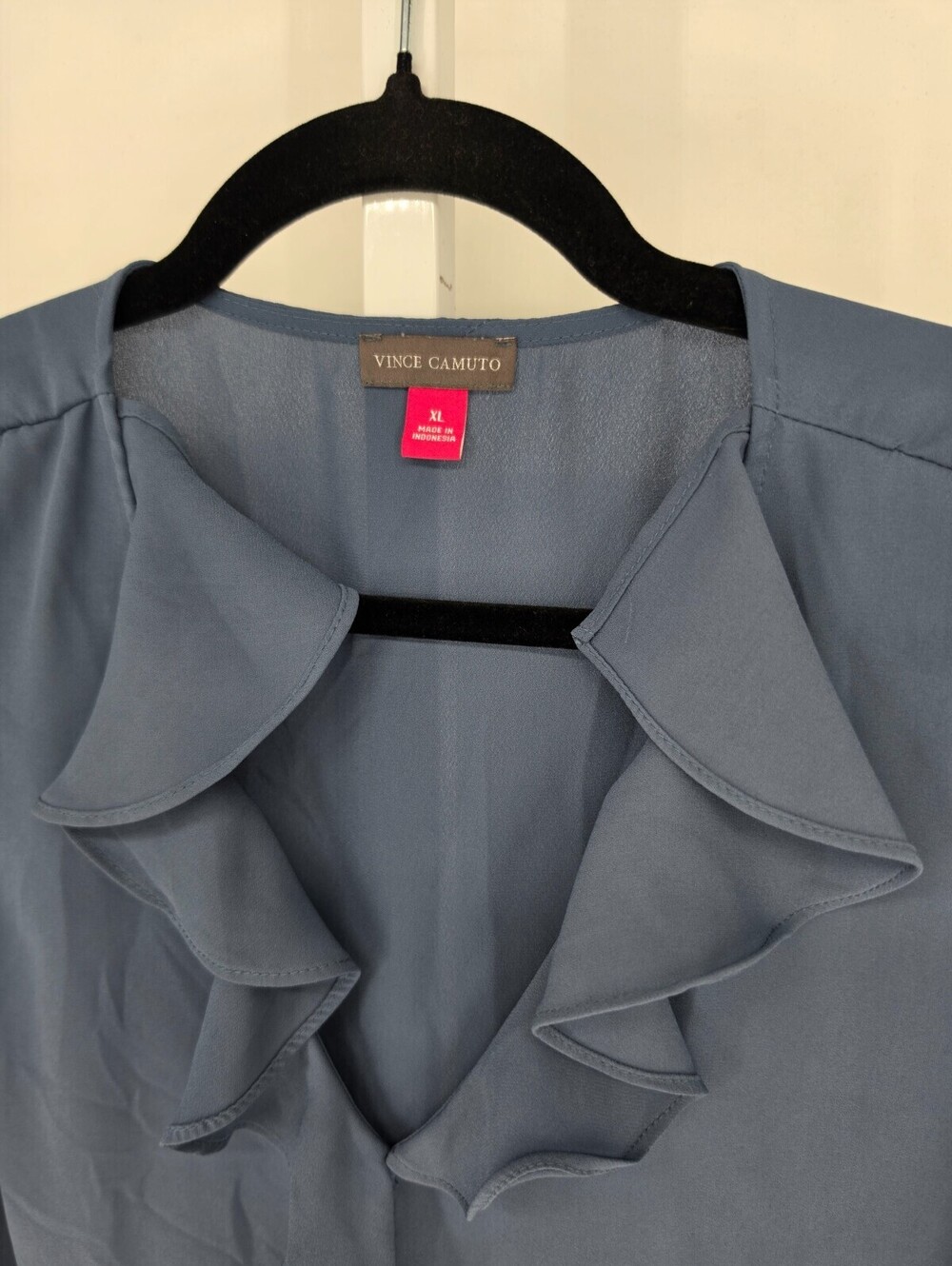 Vince Camuto Womens Sz XL Sleeveless Blouse Slate Blue Ruffled Neckline - Picture 2 of 3